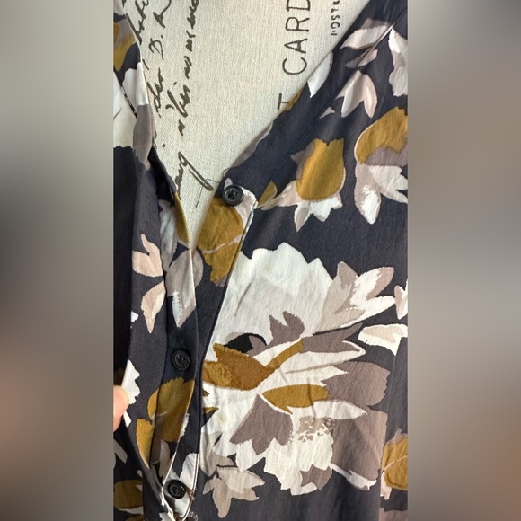 🌿 Old Navy Long Sleeve Floral Leaf Romper (Size XL, Pre-Loved) 🌿 - Picture 2 of 10